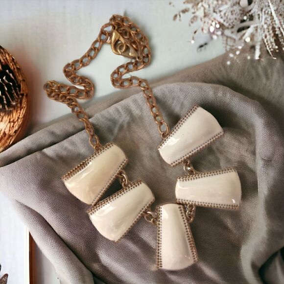 Y2K Chunky Enameled Necklace Statement Vanilla Bib Metal Collar Gold Tone 90s.  - Picture 5 of 16